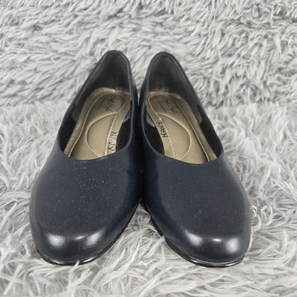 Soft Style Womens 9 Navy Blue Low Kitten Heel‎ Round Toe Comfort Pumps H79654